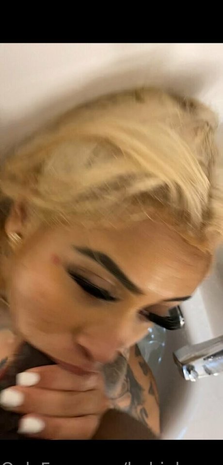 babiekmoney hermosa estrella porno fotos