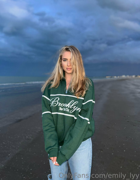 emily lyy estrella porno xxx recopilación