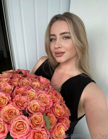 emily lyy xxx estrella porno galería