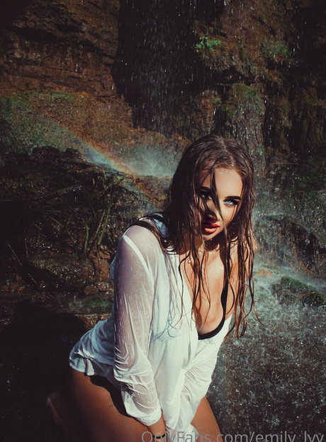 emily lyy estrella porno xxx galerías