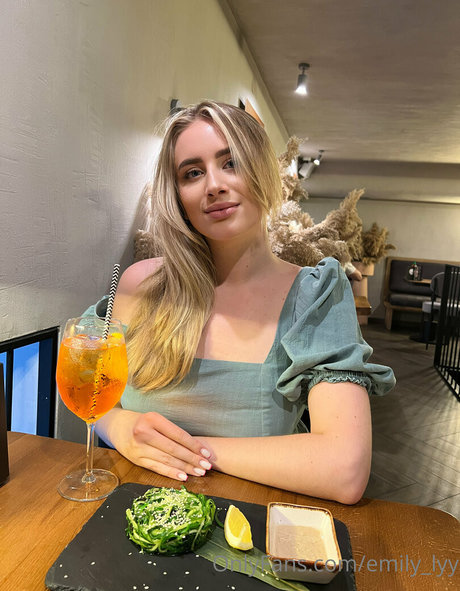 emily lyy modelo erótico recopilación