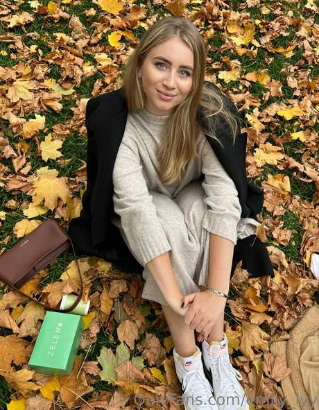 emily lyy modelo porno galerías