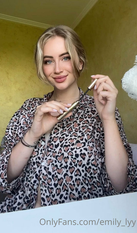 emily lyy estrella porno mejor recopilación