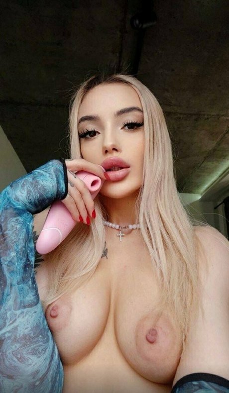 ninakhalifa modelo sexy archivo