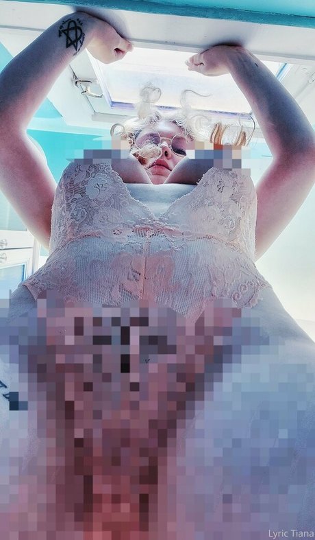 lyrictiana actriz atractiva fotos