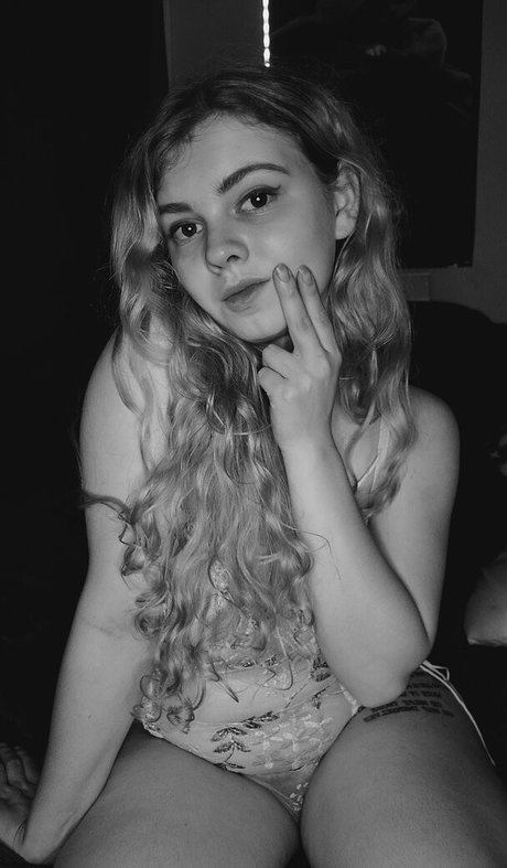 lyrictiana actriz adulta imágenes