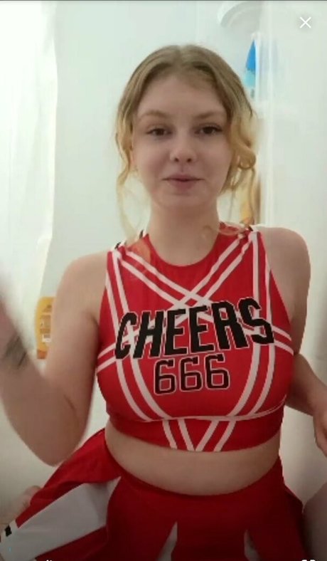 lyrictiana hermosa estrella porno fotos