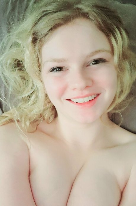 lyrictiana actriz de desnudos fotos