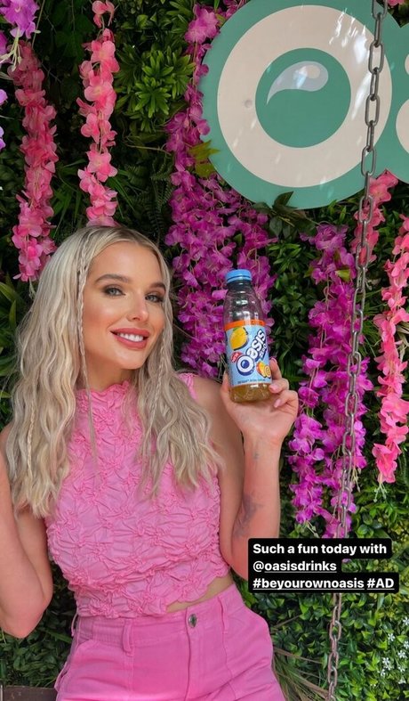 Helen Flanagan estrella porno desnuda foto