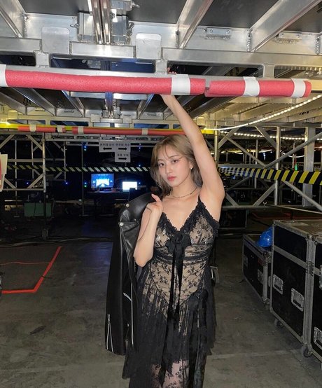 WomenK pop xxx estrella porno fotos