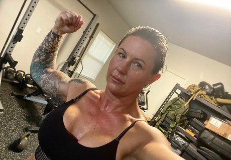 Butterface estrella porno de alta calidad foto