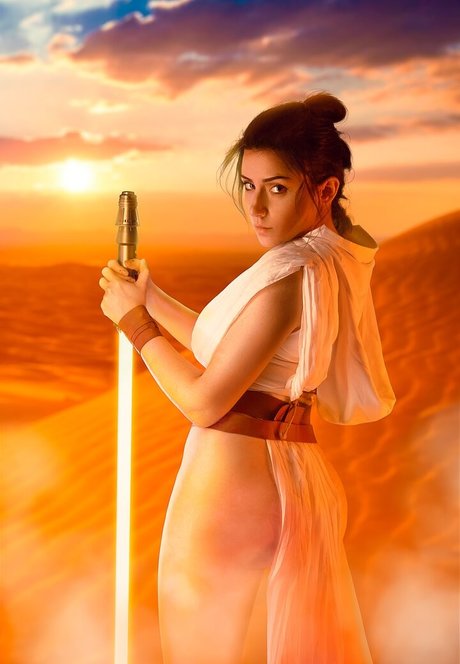 Ezy Summers Cosplay estrella hermosa foto