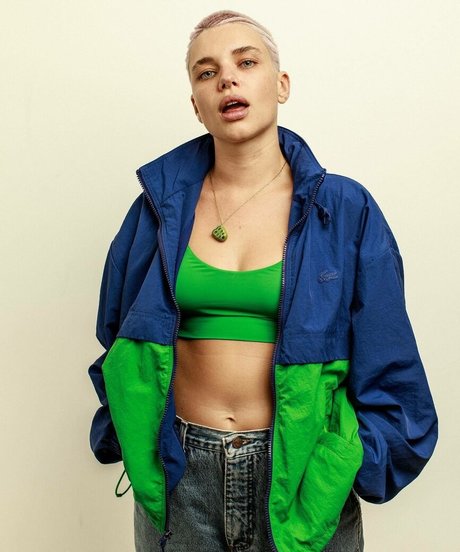 Bruna Linzmeyer modelo desnudo archivo