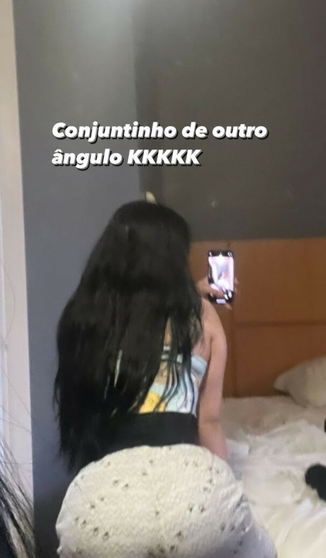 Bella Angel Dezoitou modelo desnudos galerías