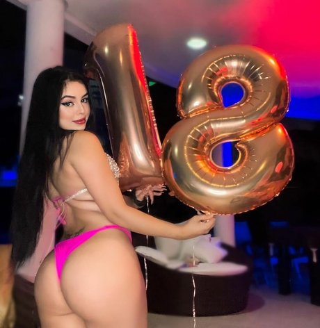 Bella Angel Dezoitou estrella caliente imágenes