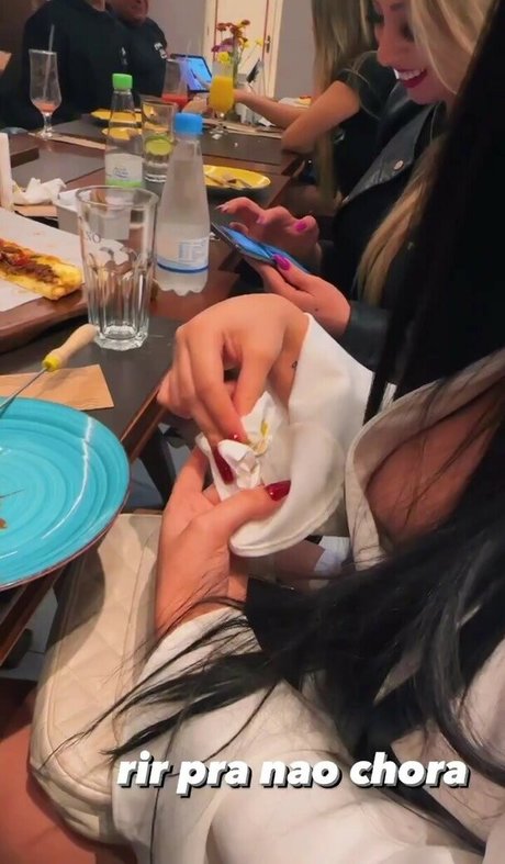 Bella Angel Dezoitou estrella porno imágenes