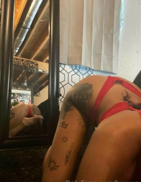 brexxo actriz atractiva imagen