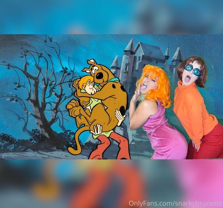 snarkybrunette modelo sexy galería