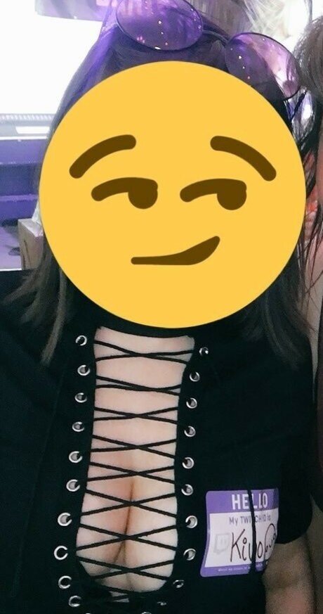 Kiwo modelo desnuda galería