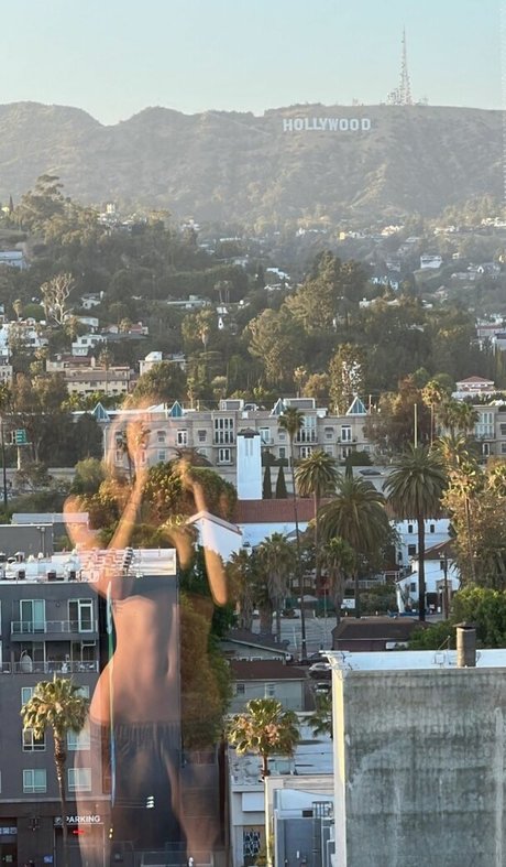 Alexis Ren modelo agradable galería