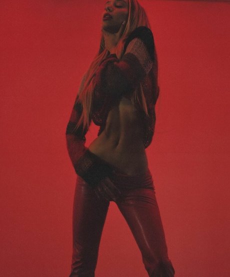 Alexis Ren actriz archivo