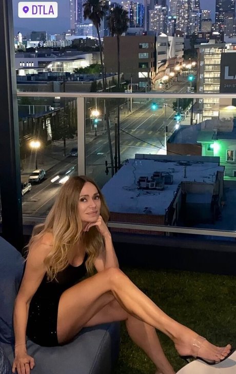 Vanessa Angel modelo desnudo galerías