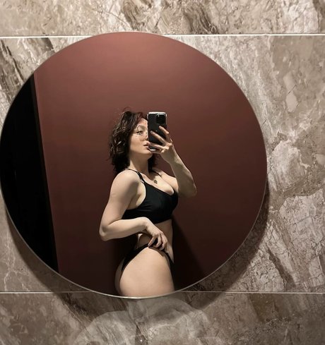 KoryaMc modelo superior fotos