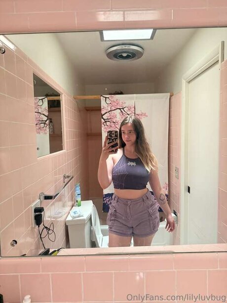 Lilyluvbug estrella pornografica foto