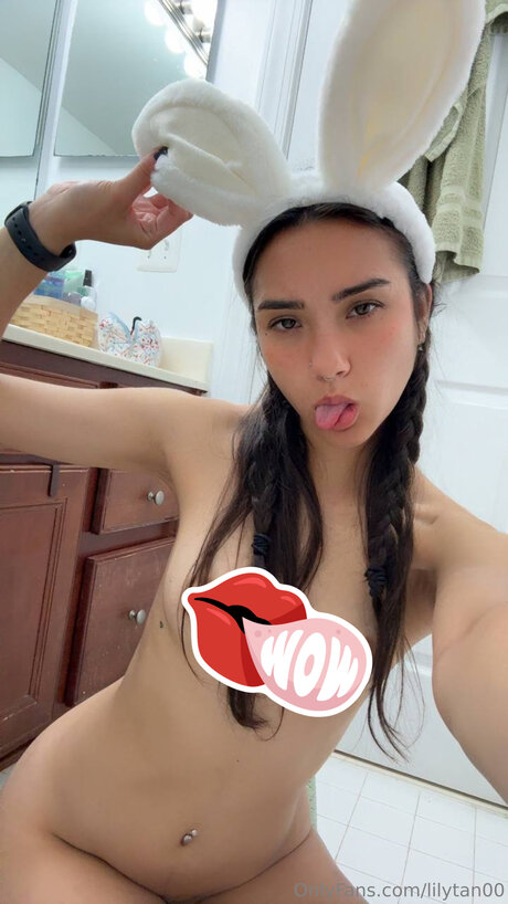 Lilytan00 actriz caliente galerías