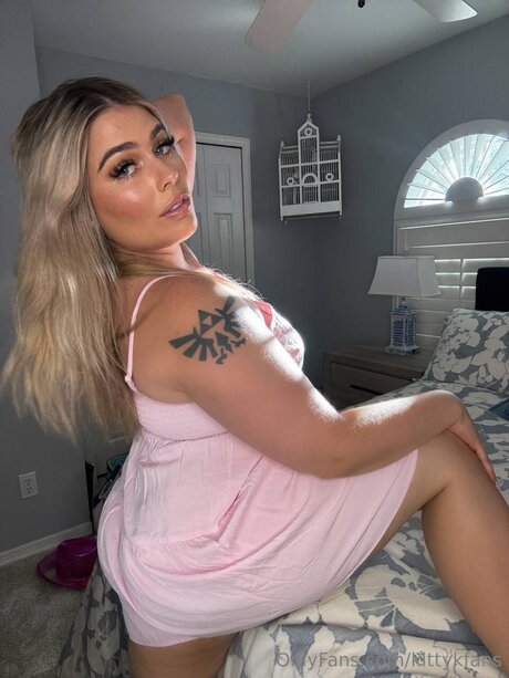 kittykfans bonita estrella porno imágenes