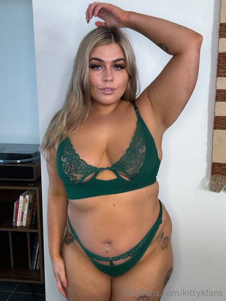 kittykfans estrella porno erótica imágenes
