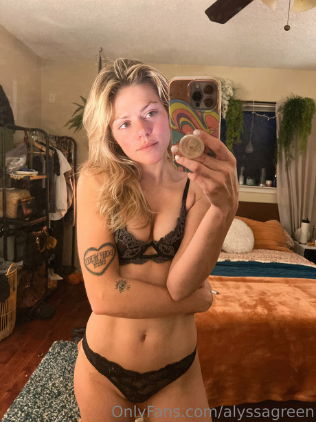 Alyssa Green actriz desnuda recopilación