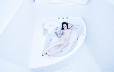 Alissa Noir linda estrella archivo