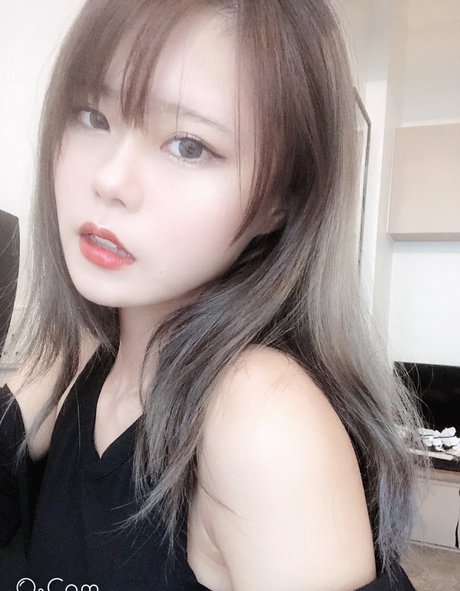 Yuuno modelo sexual galería