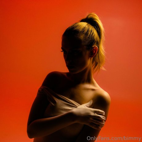 rubia con curvas onlyfans perfecto gratis fotos