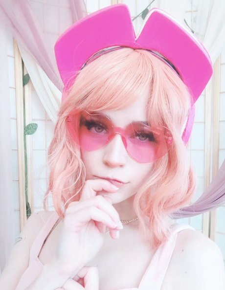 Bunnybii hermosa modelo imagen