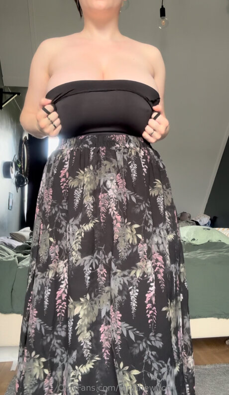 Tara The Witch hermosa estrella galerías