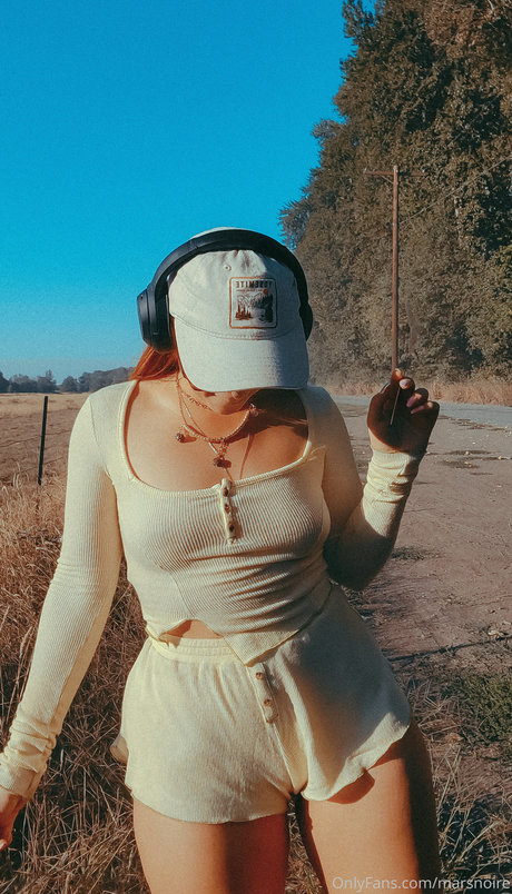 Mars Noire modelo bonita imágenes