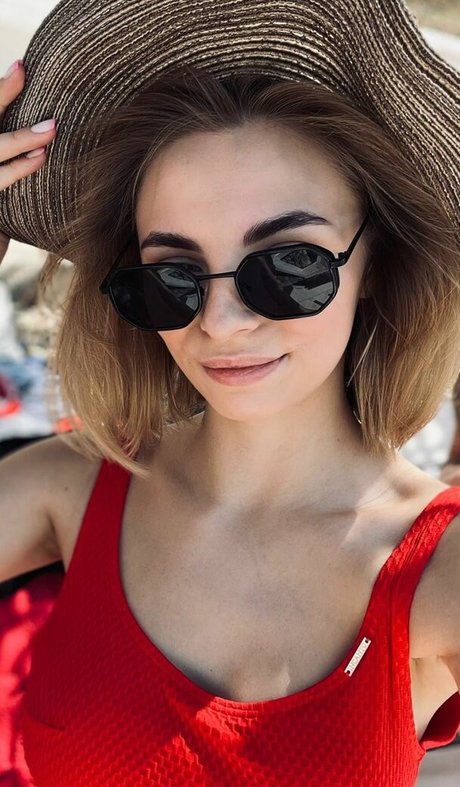 busya18plus modelo bonita fotos