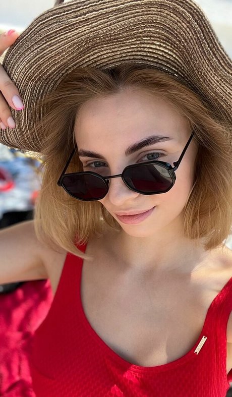 busya18plus modelo adulto fotos