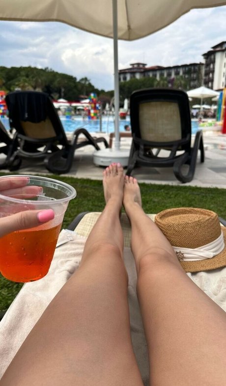 busya18plus desnudos de modelos imagen