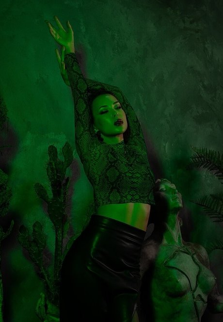 Oladushek11 modelo desnudo galerías