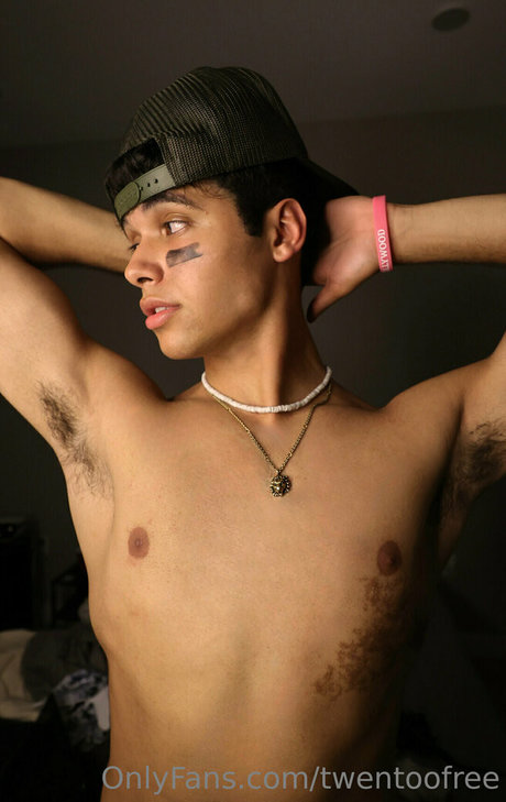 twentoofree modelo exclusivo galerías