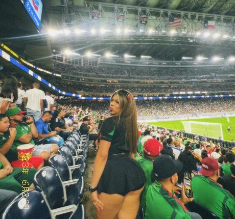 melymonique estrella porno perfecta imágenes