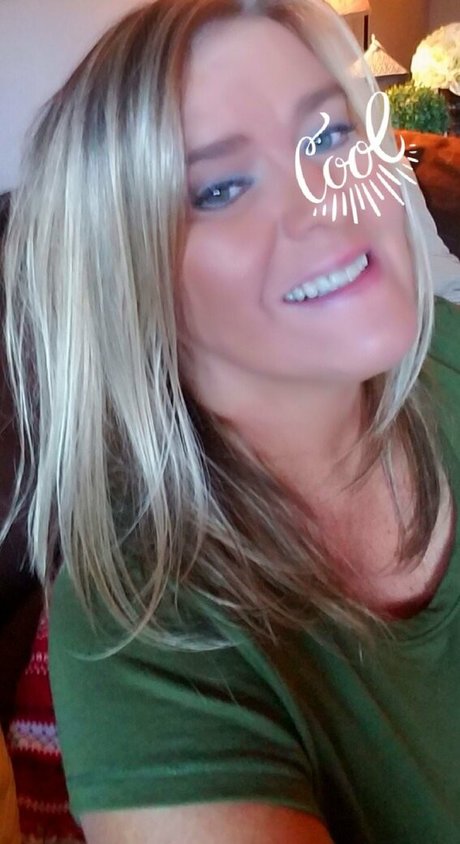 Summer Blonde16 modelo caliente galería