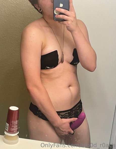 blo0d r0ach actriz atractiva archivo