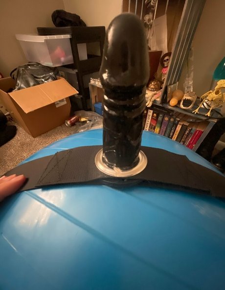 blo0d r0ach modelo agradable fotos