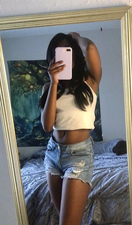 aprilraeee estrella porno desnuda imagen