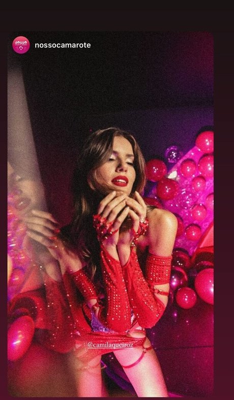 Camila Queiroz modelo atractivo fotos