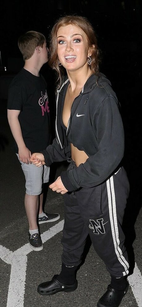 Maisie Smith actriz atractiva galerías